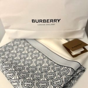 NWT 90x90 Burberry Monogram 100% silk scarf in pale blue with Burberry gift bag